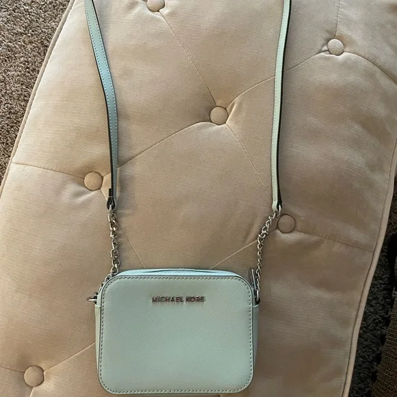 Michael Kors Crossbody Wallet on Chain Purse - Petite Friendly! MK so cute! - Picture 8 of 8